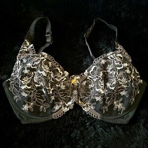 CRÈME BRALEE~Elegant Lace Embroidered Bra - Black